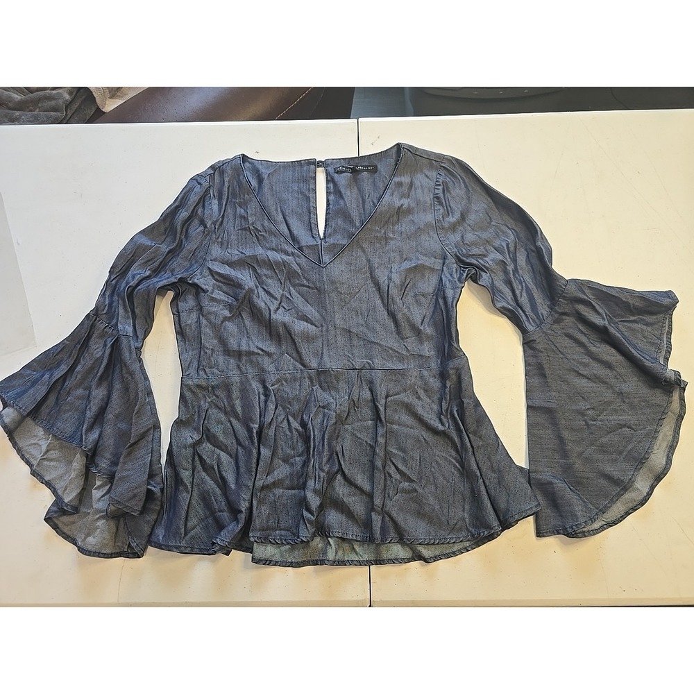 White House‎ Black Market Women's Soft Chambray Bell Sleeve Blouse Blue Size 8